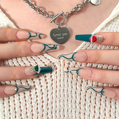 Kunstvolle Nagelverzierung mit eleganten Akzenten Brehn