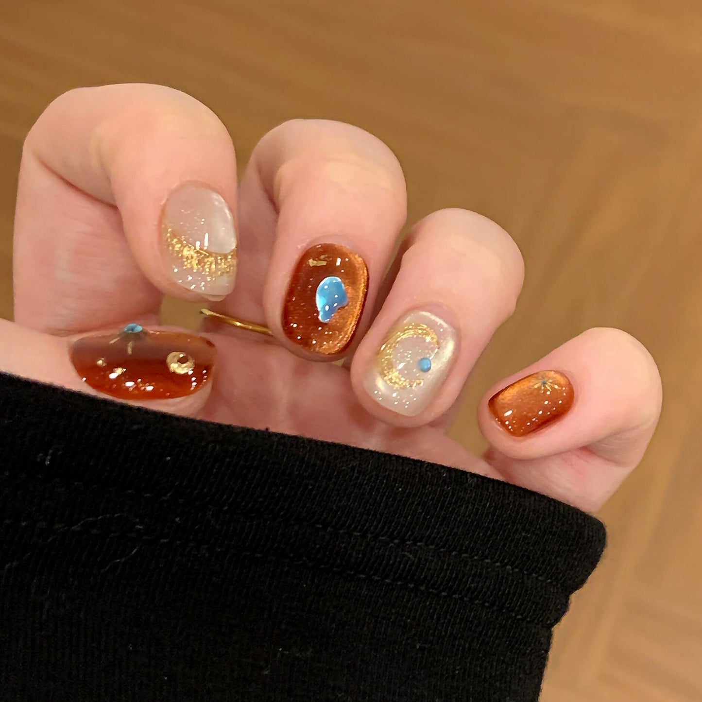 Kunstnägel mit Glamourösem Metallic-Effekt Brehn