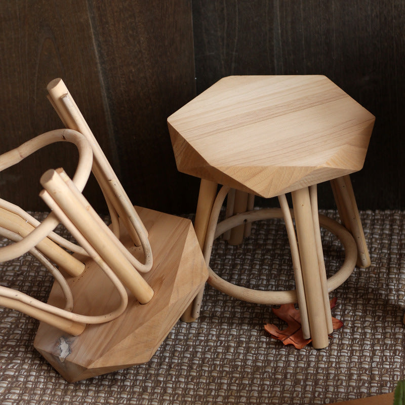 Moderner Hocker aus hochwertigem Holz Brehn