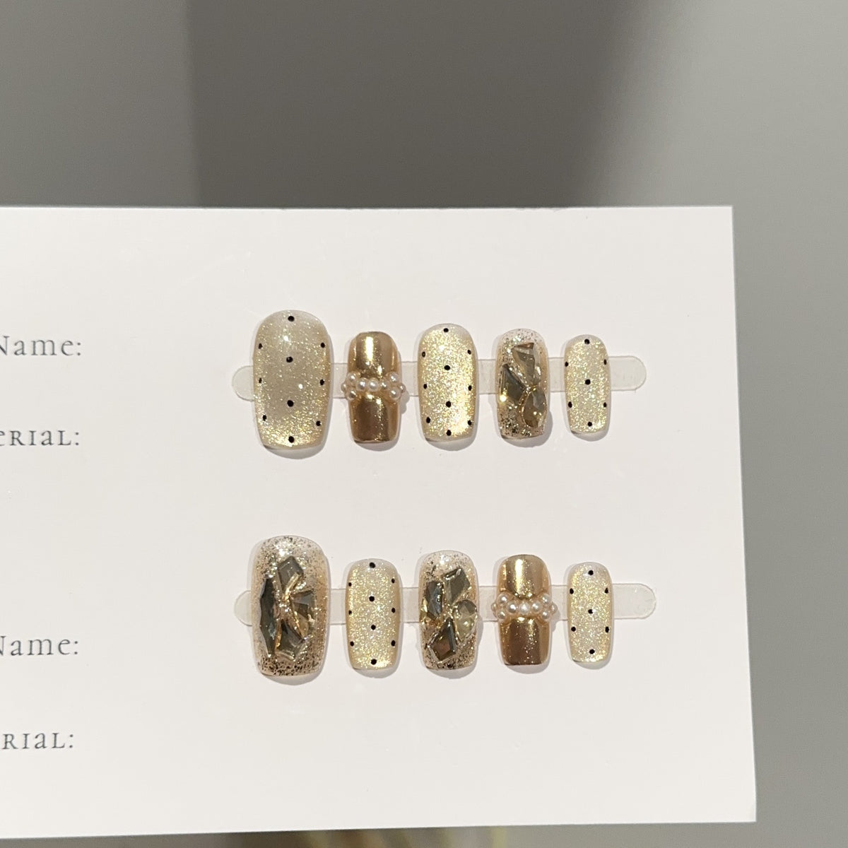 Luxuriöses dekoratives Press-On-Nagelset