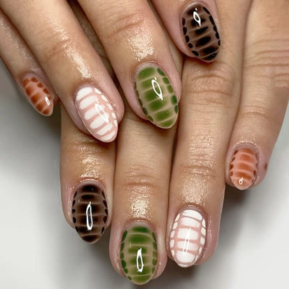 Kunstvolle Nailart mit kreativen Mustern Brehn