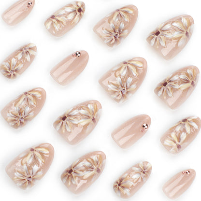 Kunstvolle Nagelverlängerungen mit 3D-Blumenmotiv Brehn