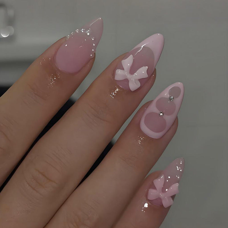 Kunstnagelset mit eleganten 3D-Verzierungen Brehn