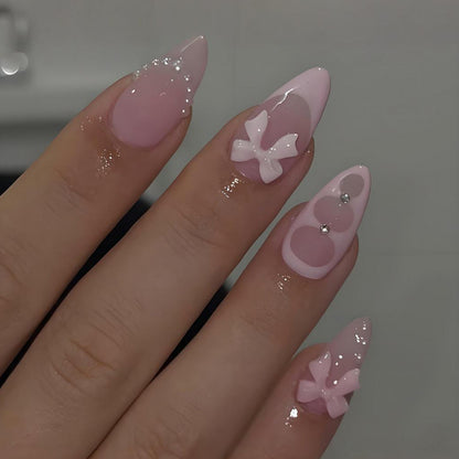 Kunstnagelset mit eleganten 3D-Verzierungen Brehn