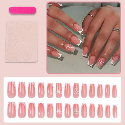 Kunstnagelset mit eleganten Spitzen und zarten Schleifenmotiven Brehn