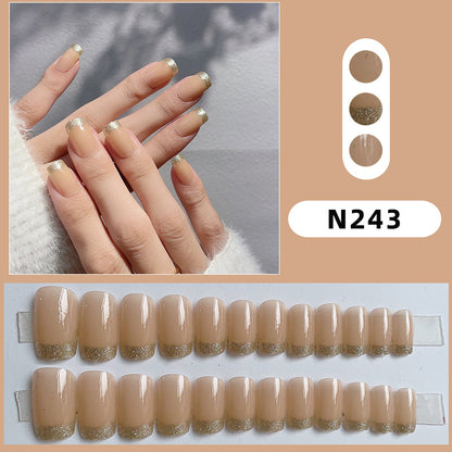 Elegantes Set von French Tip Press-On Nägeln mit Glitzerakzenten