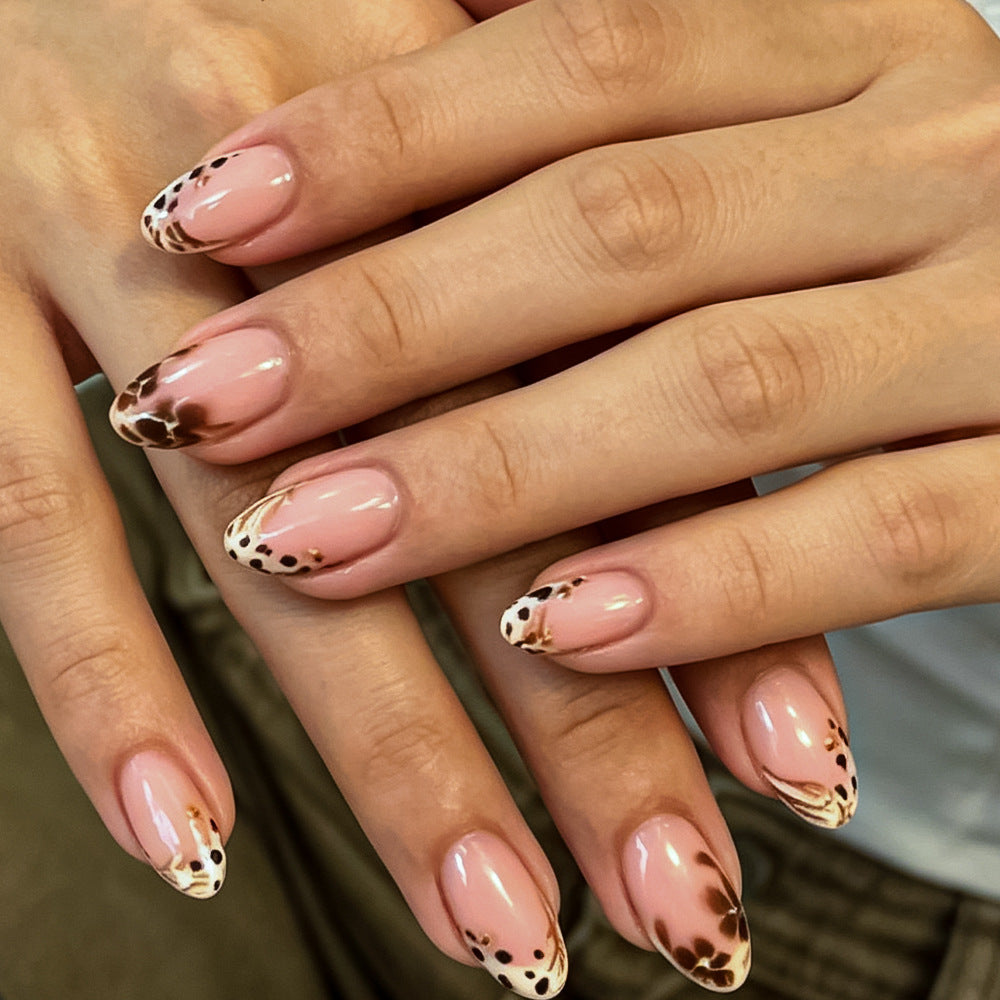 Dekoratives Nagelkunstdesign Brehn