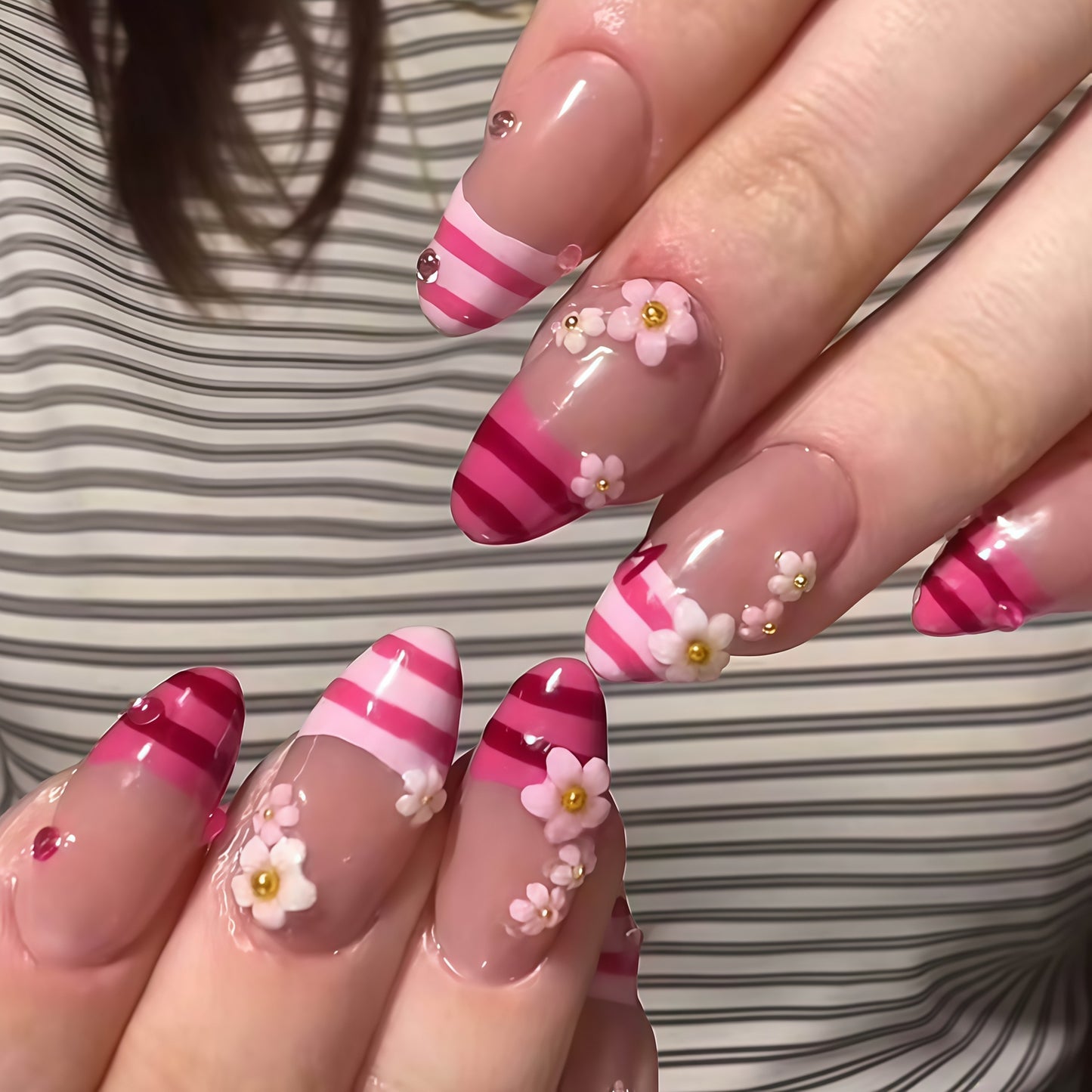 Elegante florale Nagelkunst Brehn