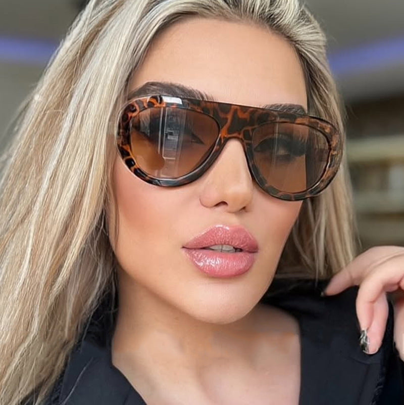 Damen modische oversized Sonnenbrille mit schützendem UV-Filter Brehn