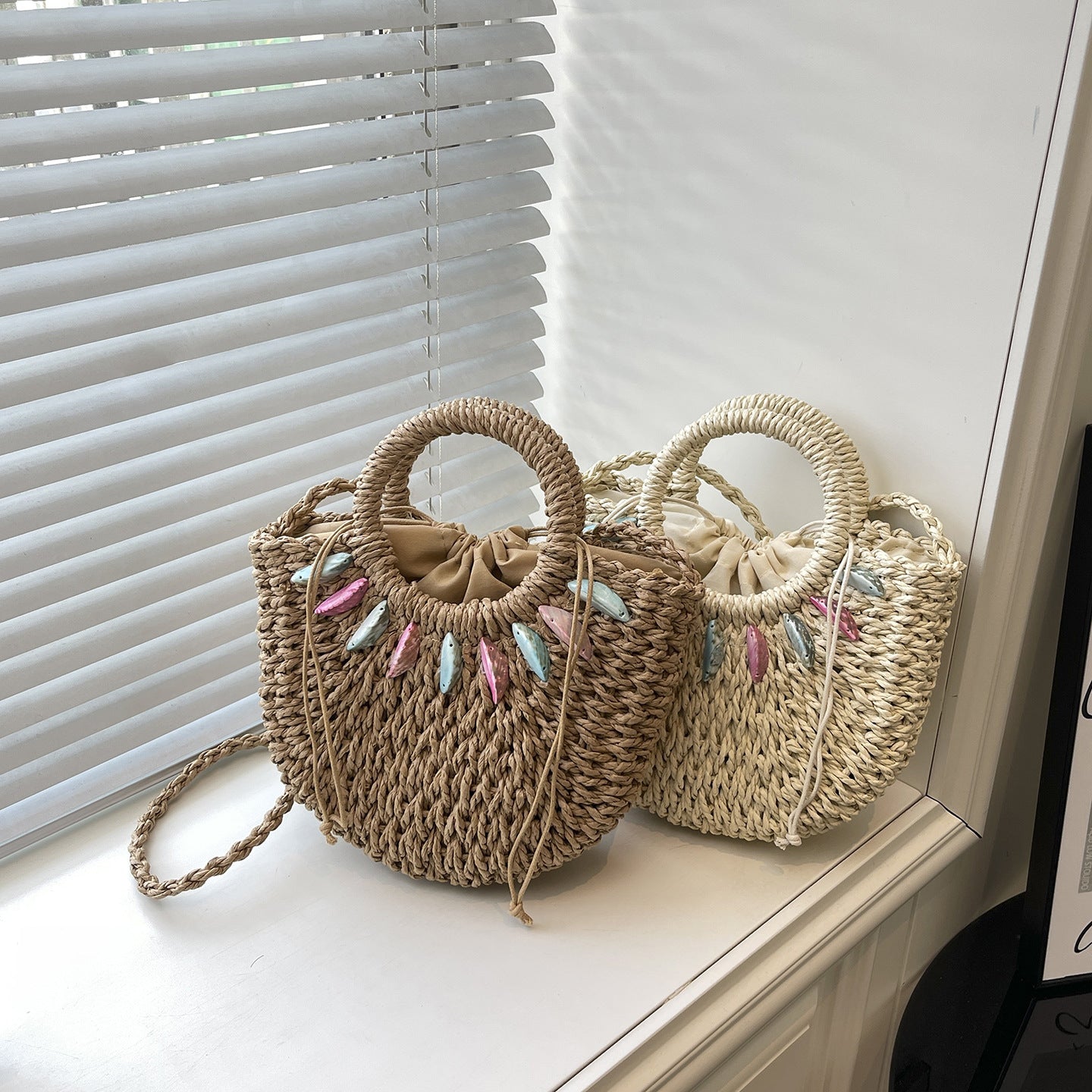 Modische Strohtasche mit Perlenverzierung Brehn