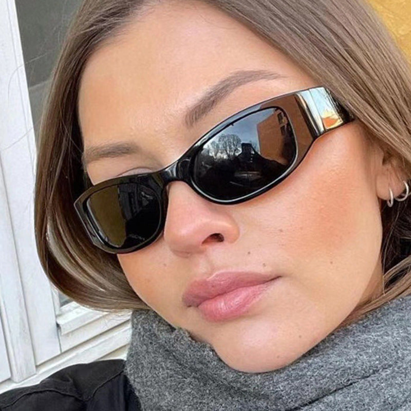 Damen sportliche Sonnenbrille mit breitem Rahmen und UV-Schutz Brehn