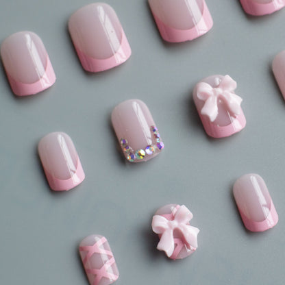 Dekorativer Nagelkunst-Set mit Schleifenakzenten