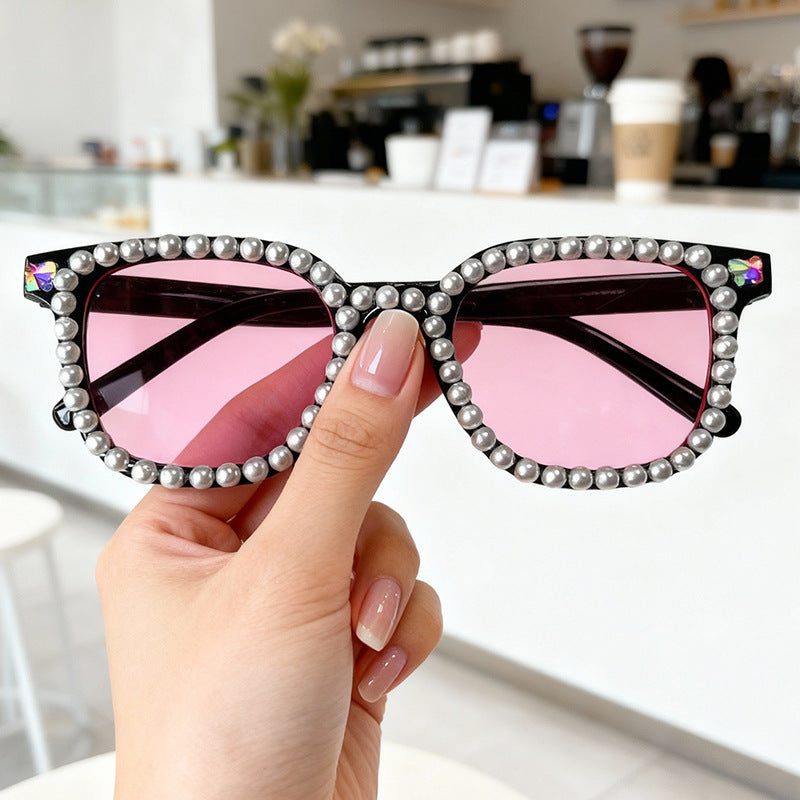 Luxuriöse mit Perlen verzierte Katzenaugen-Sonnenbrille Brehn
