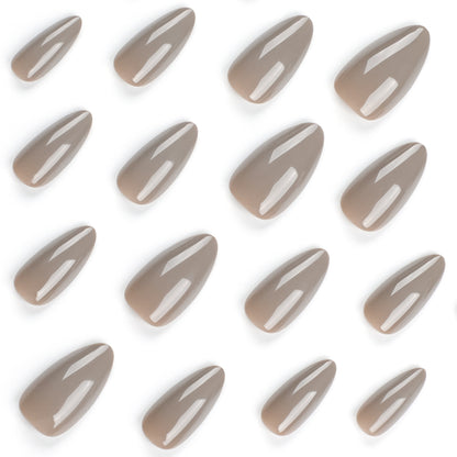 Kunstvolle Stiletto-Nägel mit elegantem Hochglanz-Finish Brehn