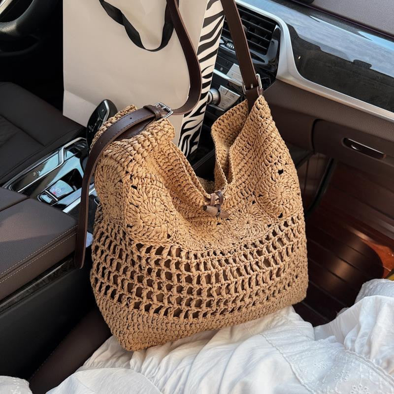 Geflochtene Sommerhandtasche mit Praktischen Ledergriffen Brehn