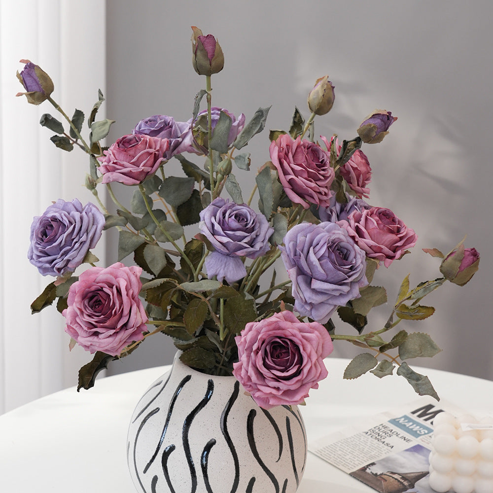Realistische Blumenstammdekoration