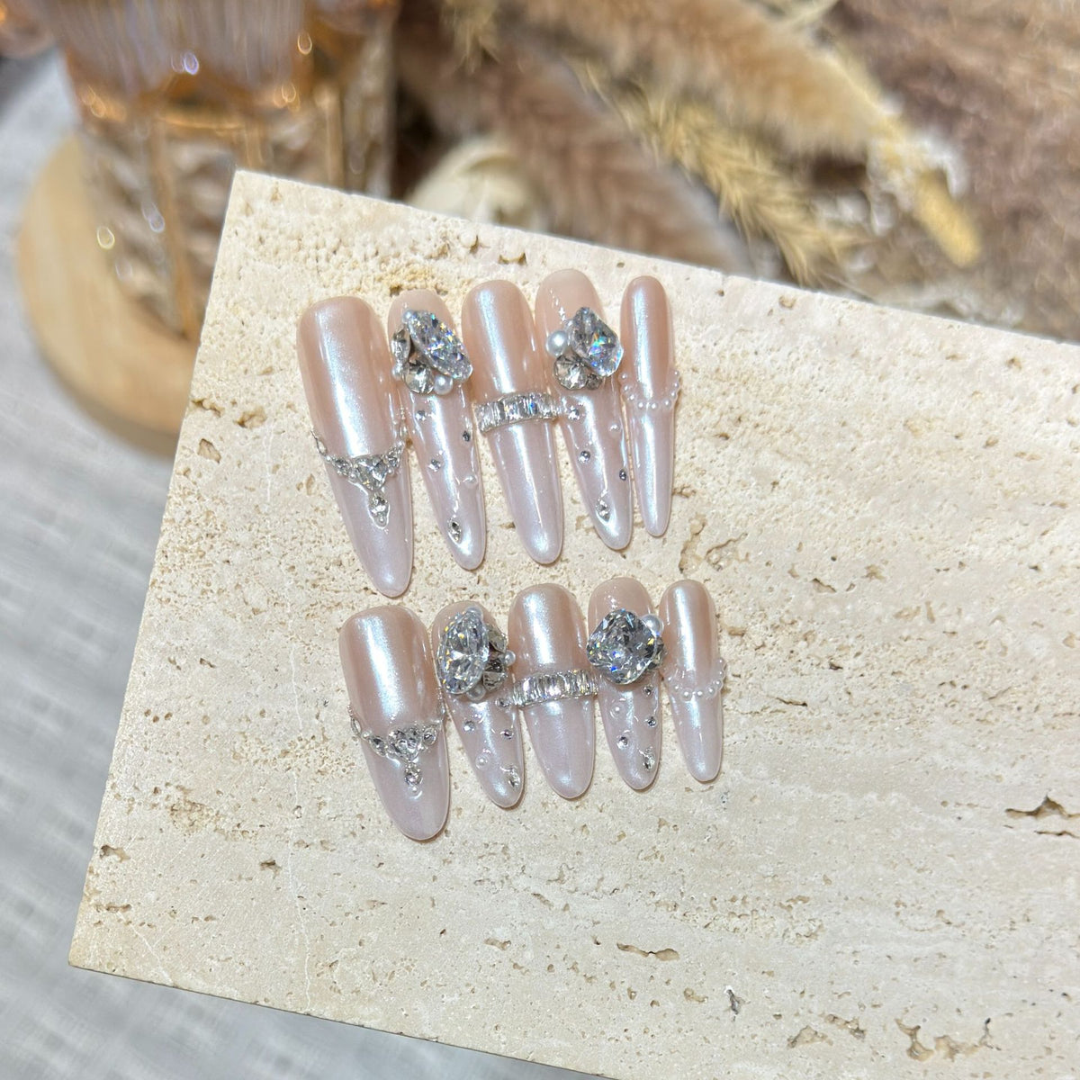 Dekoratives Stiletto-Nagelspitzen-Set mit Edelsteinakzenten Brehn
