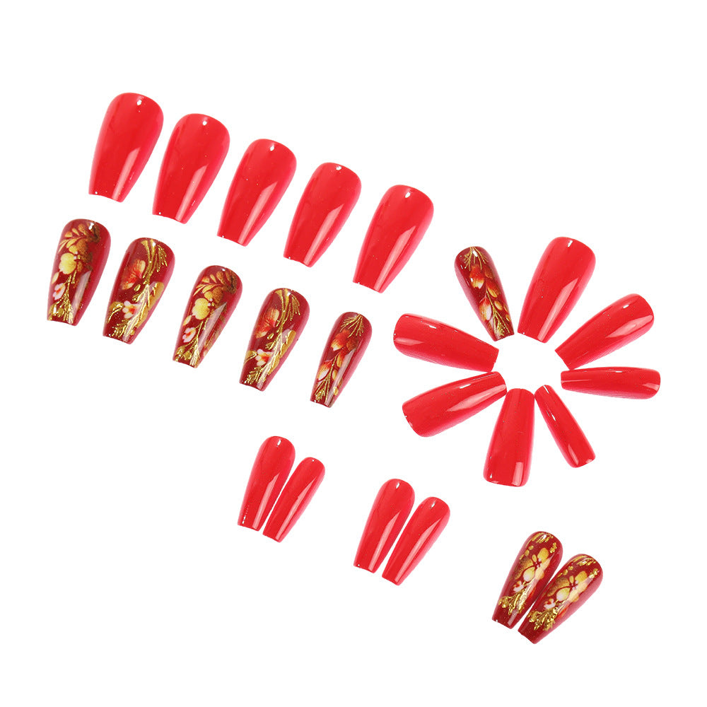 Kunstvolle Nagelspitzen im eleganten Blütenmuster Brehn
