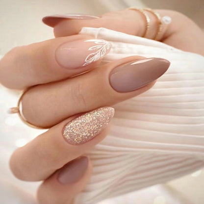 Elegantes Glitter- und Matt-Nägelset