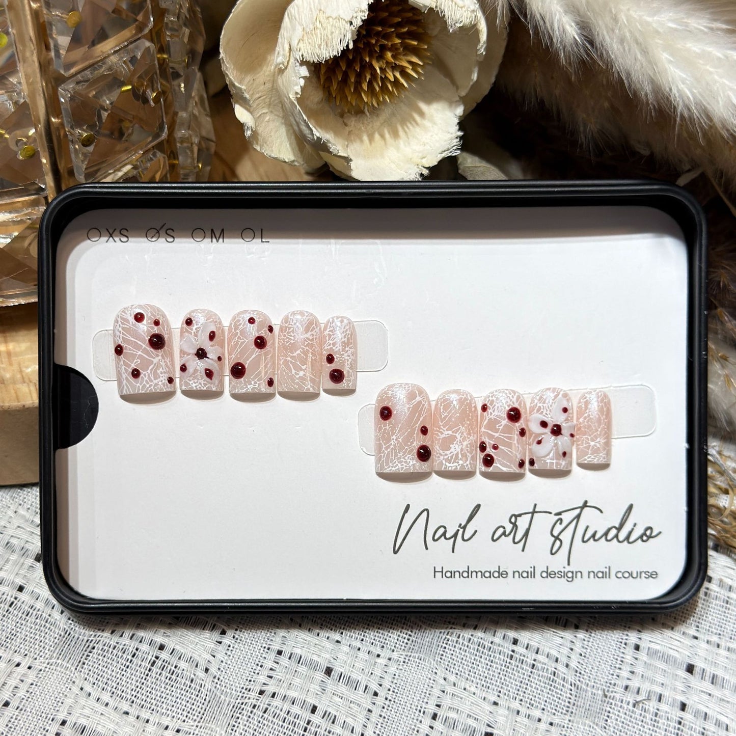 Künstlerisches Press-On Nagelkunst-Set mit einzigartigem Design Brehn