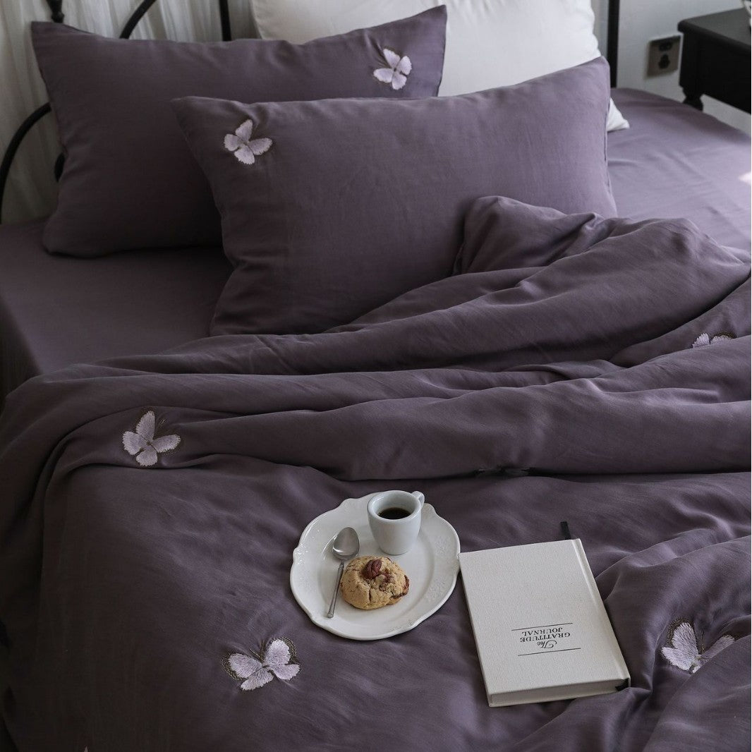 Baumwollsatin-Bettwäsche-Set mit dezent bestickten Aquarell-Blüten und extra-feinem Finish