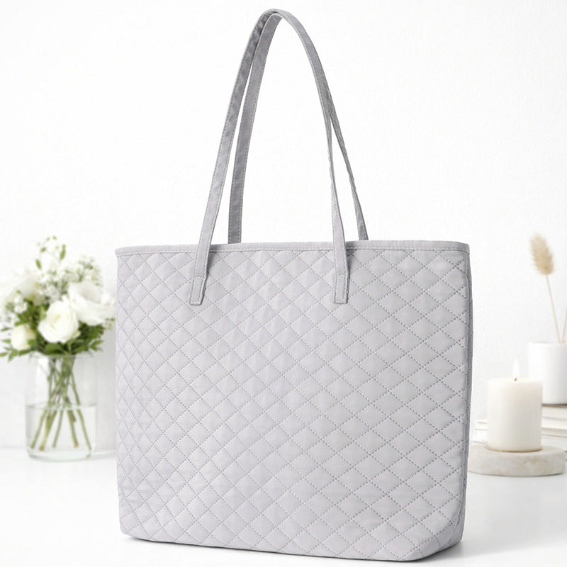 Modische Handtasche Aus Strukturiertem Material Brehn