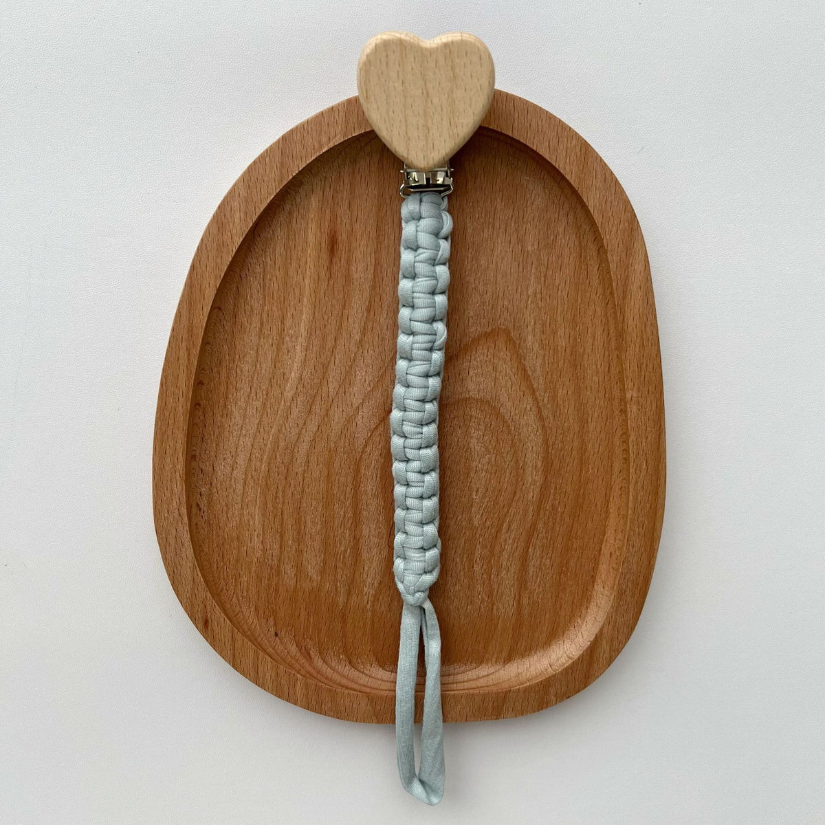 Geflochtener Stoff Schnullerclip mit Holzherz Sicherheitsklammer