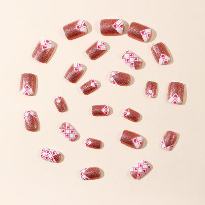 Stylische Herzmuster-Nagelkunst Brehn