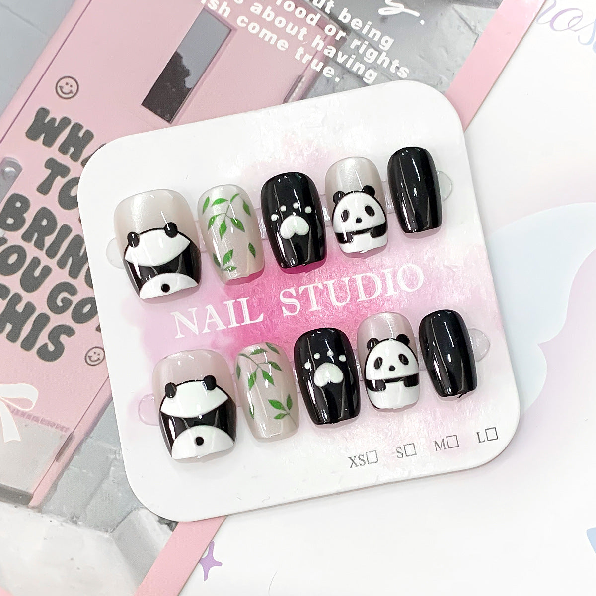 Kreative Kunstnägel mit Pandadesign Brehn