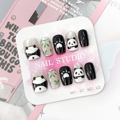 Kreative Kunstnägel mit Pandadesign Brehn