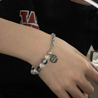 Stilvolles Perlen Charm Armband Brehn