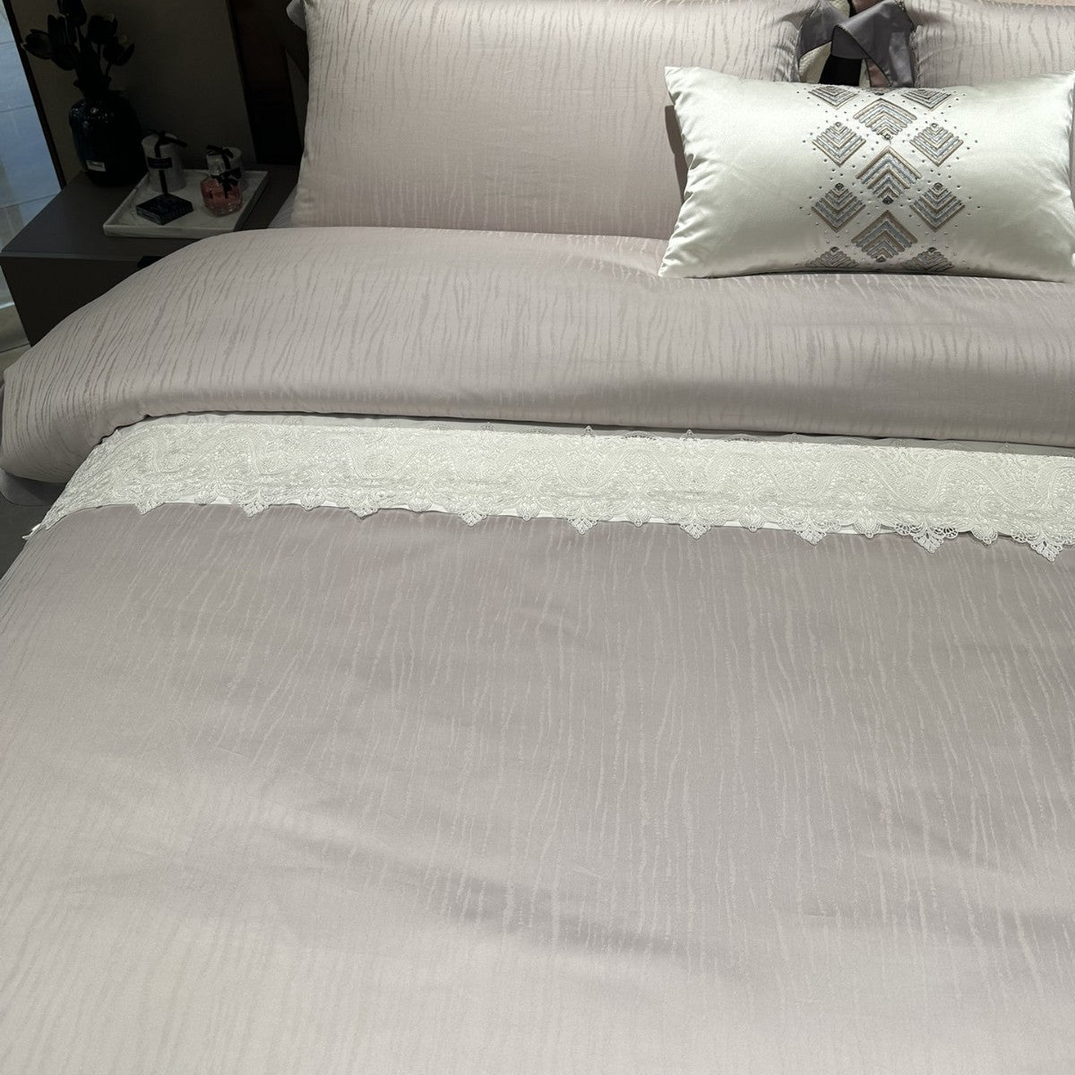 luxuriöses Baumwollsatin Bettwäsche-Set mit bestickter Kante