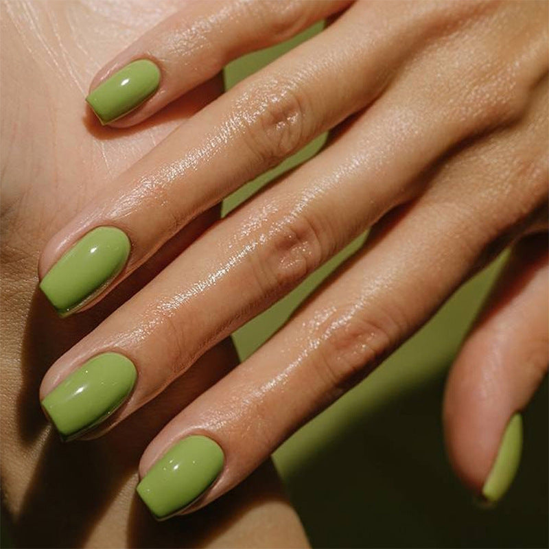 Kunstnagelset mit glänzenden Oberflächen und perfekter Passform Brehn