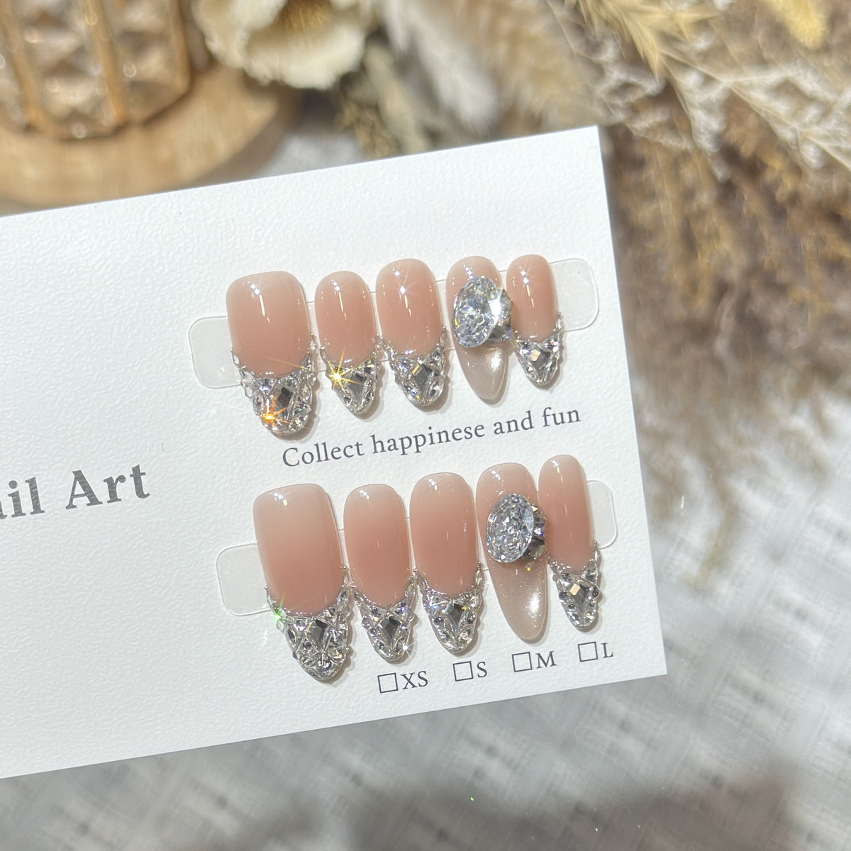 Elegante mit Strass akzentuierte Press-On-Nagelspitzen Brehn