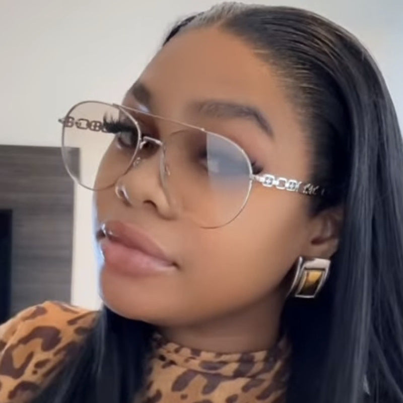 Damen auffällige Sonnenbrille mit luxuriösem Kettendetail und polarisierten Gläsern Brehn
