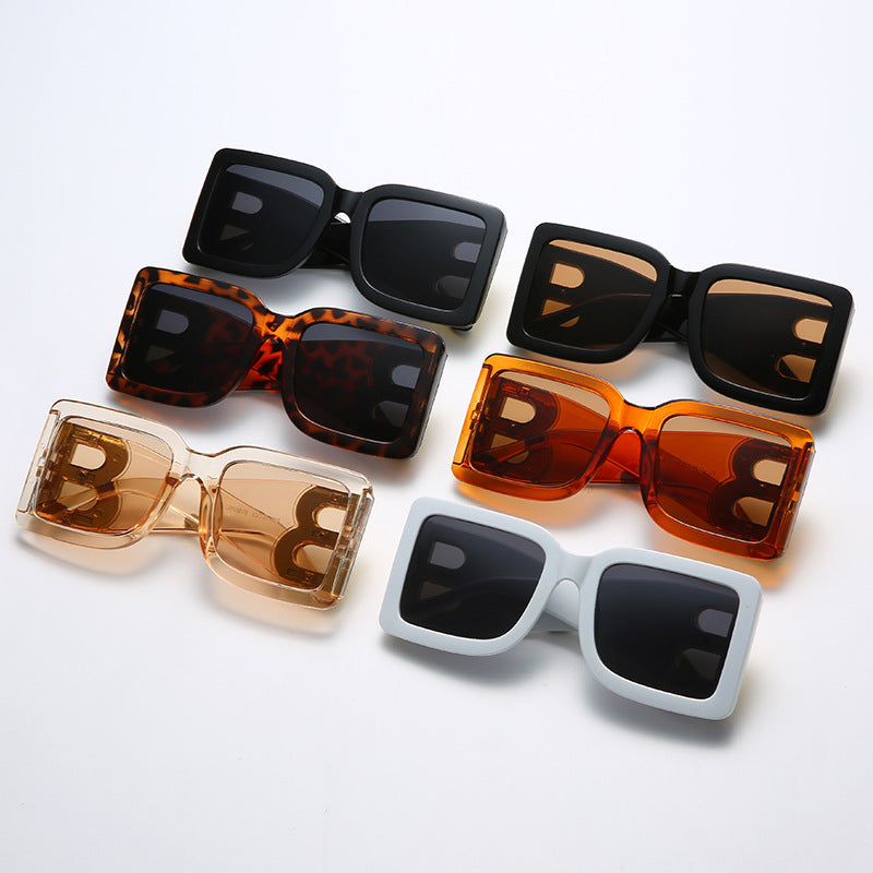 Damen Oversized Sonnenbrille mit dekorativem Rahmen Brehn