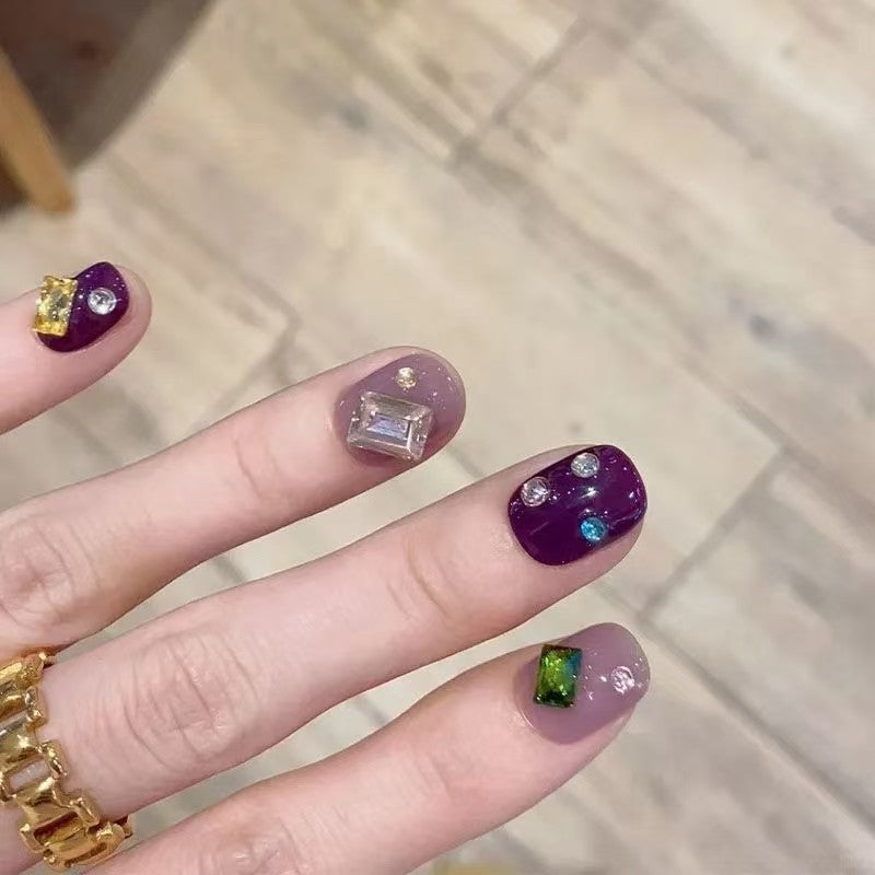 Künstlerische Strass-Nagelkunst-Verlängerungen