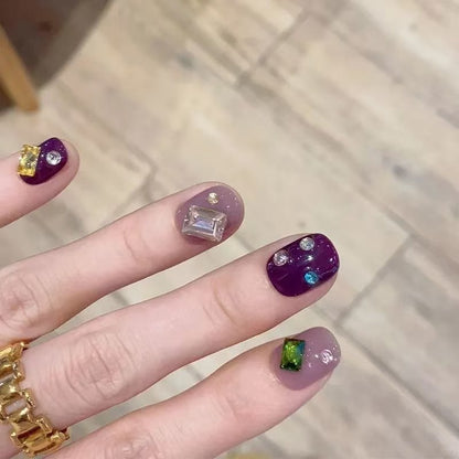Künstlerische Strass-Nagelkunst-Verlängerungen