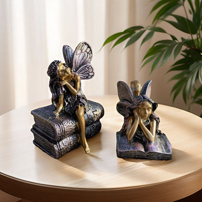 Feenfigurine, die auf Büchern sitzt, Brehn