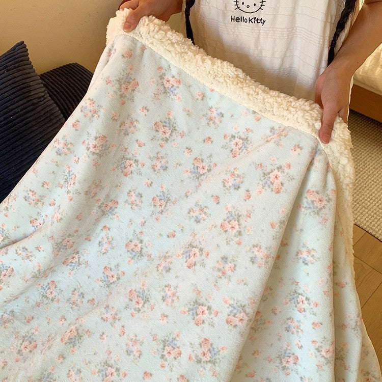Wendbare Kuscheldecke mit Sherpa-Fleece, niedlichen Hunde-Illustrationen und kariertem Muster