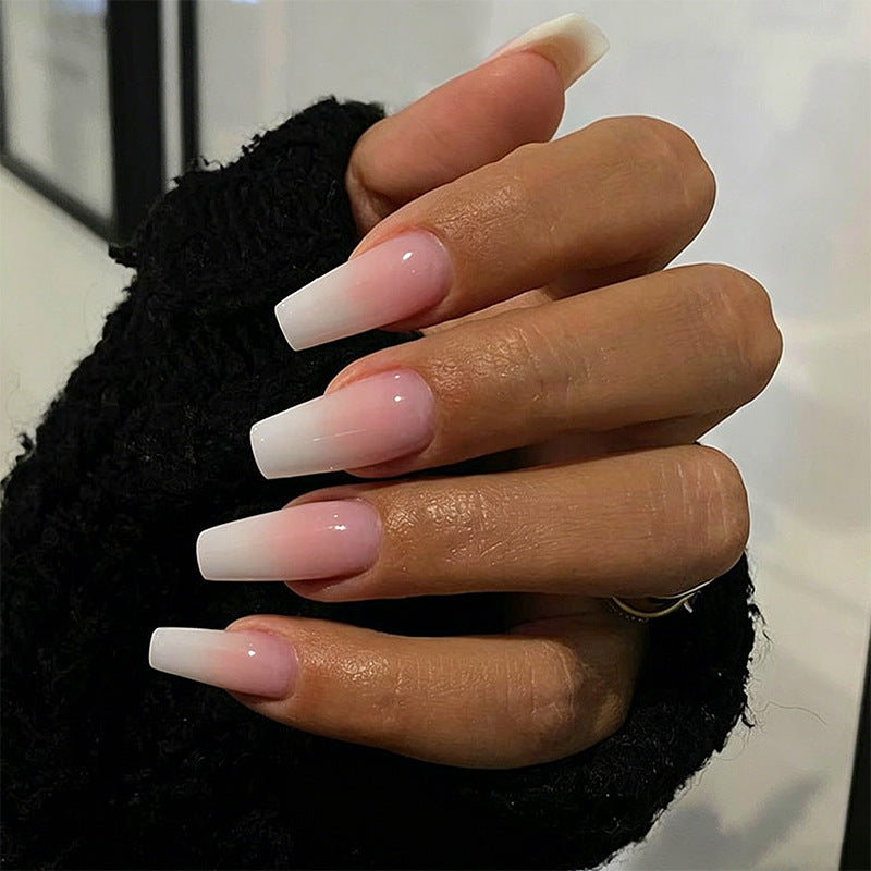 Kunstnagelset im modernen Ombre-Design Brehn