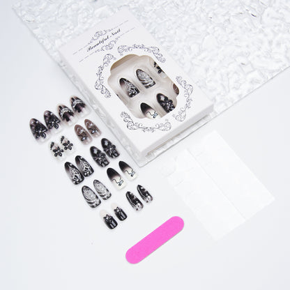 Elegantes Kunstnägel-Set mit Komplexen Designs Brehn
