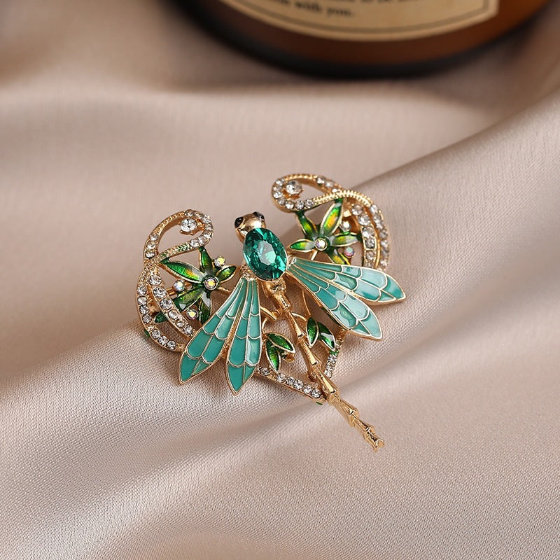 Exquisite Libellenbrosche mit Funkelnden Kristallen Brehn