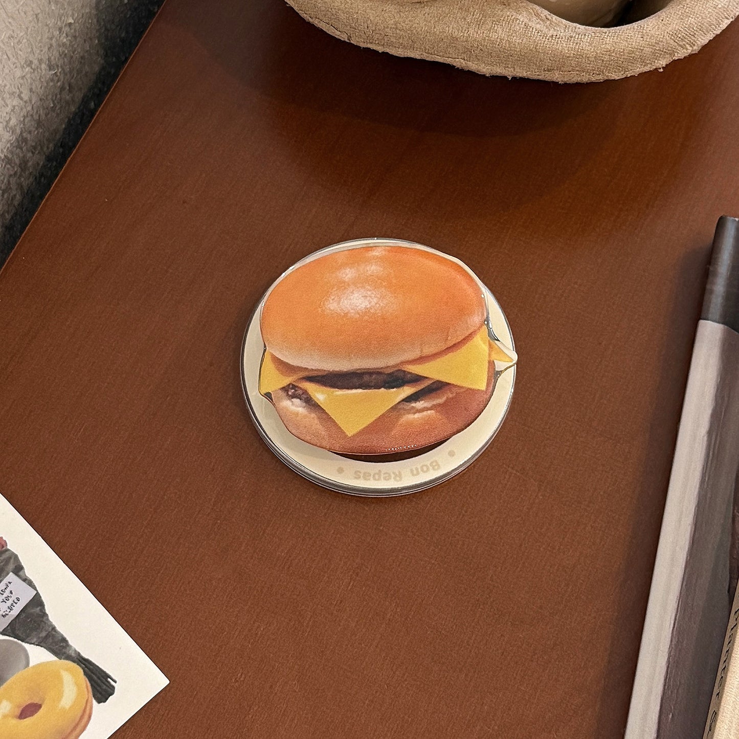 Origineller Untersetzer im Burgerdesign Brehn