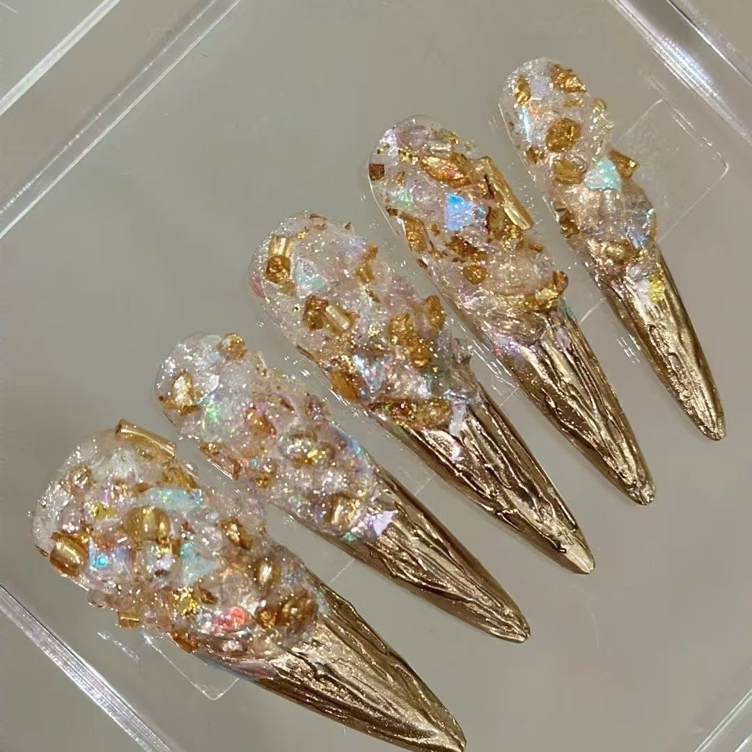 Elegante 3D Gold-Akzent Press-On Nagel Set Brehn