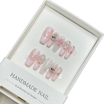 Dekorativer Press-On Nagelset mit eleganten Stickern und Juwelenelementen