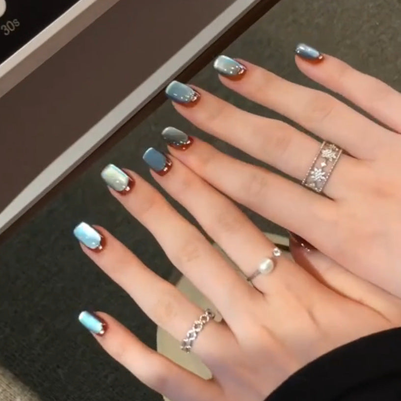 Kreative Nagelspitzen mit Glanzeffekten Brehn