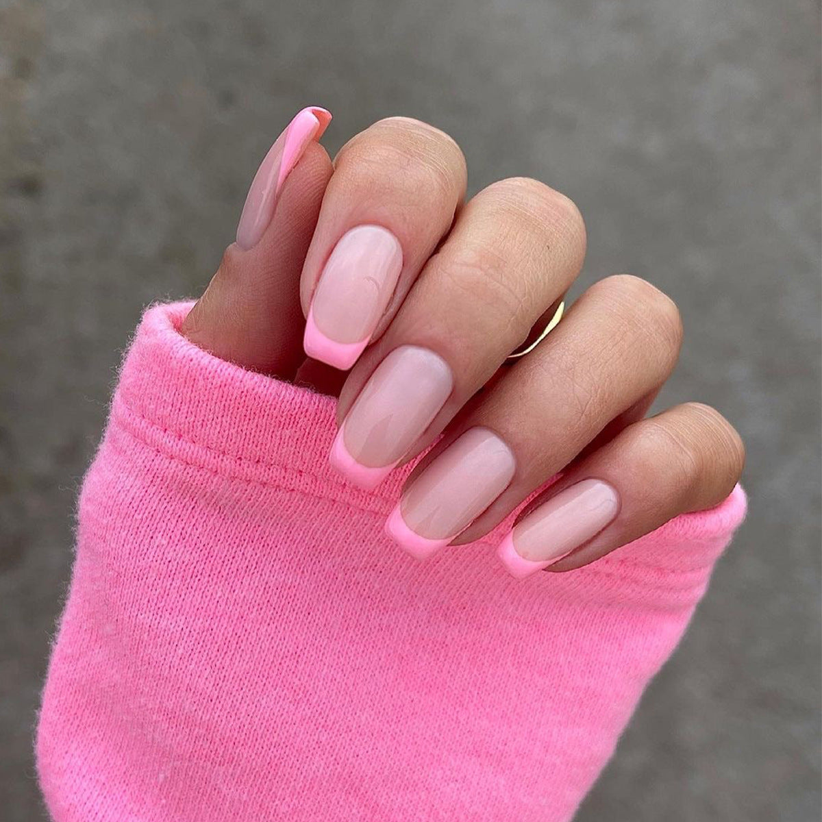 Künstliche Nagelkunst mit eleganter French-Spitze Brehn
