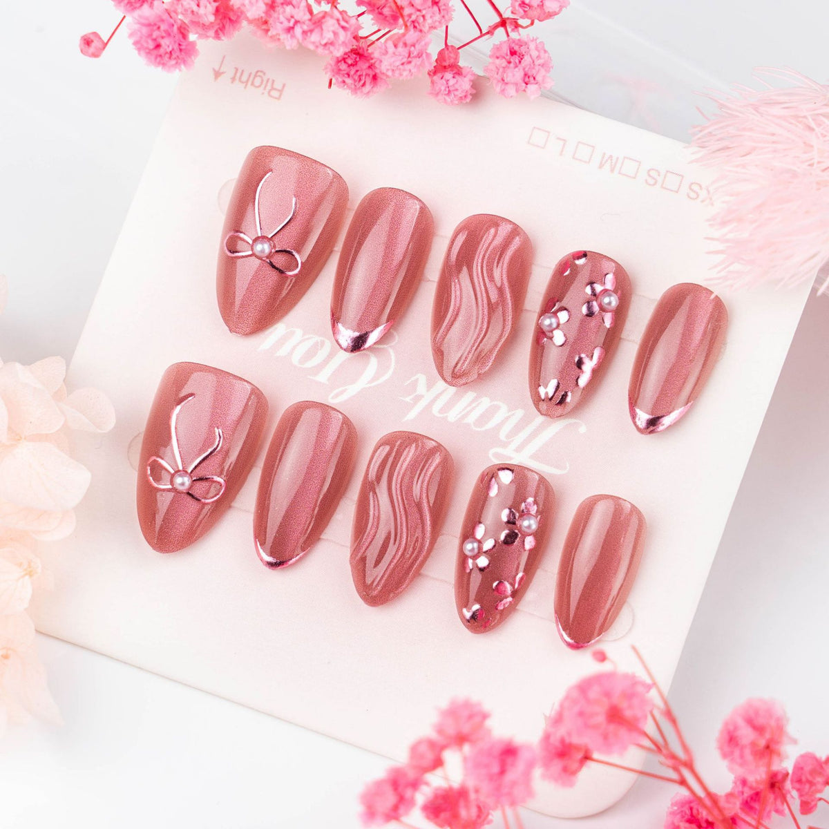 Kunstnagelset mit eleganten Rosen- und Goldverzierungen Brehn