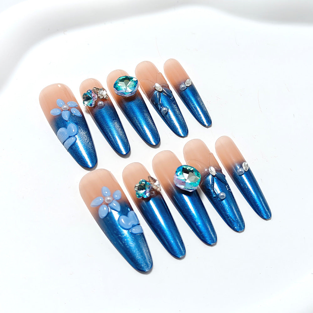 Kunstnägel Im Eleganten Design mit Kunstvollen Verzierungen und Glitzerakzenten Brehn